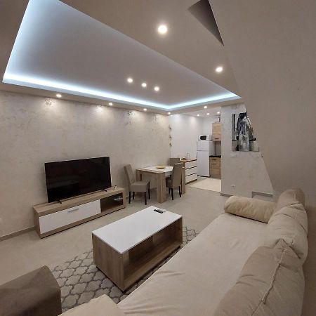 Apartman Lux Jelena Surčin Exterior foto