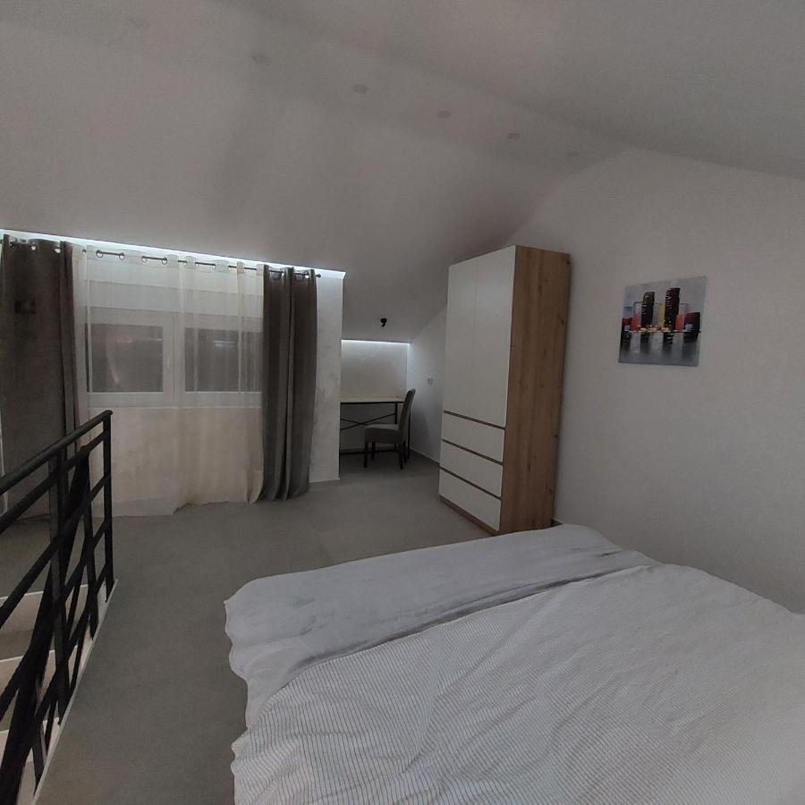 Apartman Lux Jelena Surčin Exterior foto