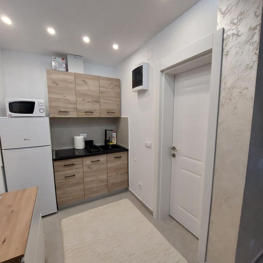 Apartman Lux Jelena Surčin Exterior foto